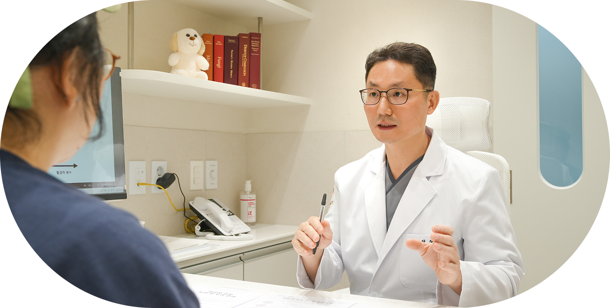 진료중인 양창윤 대표원장